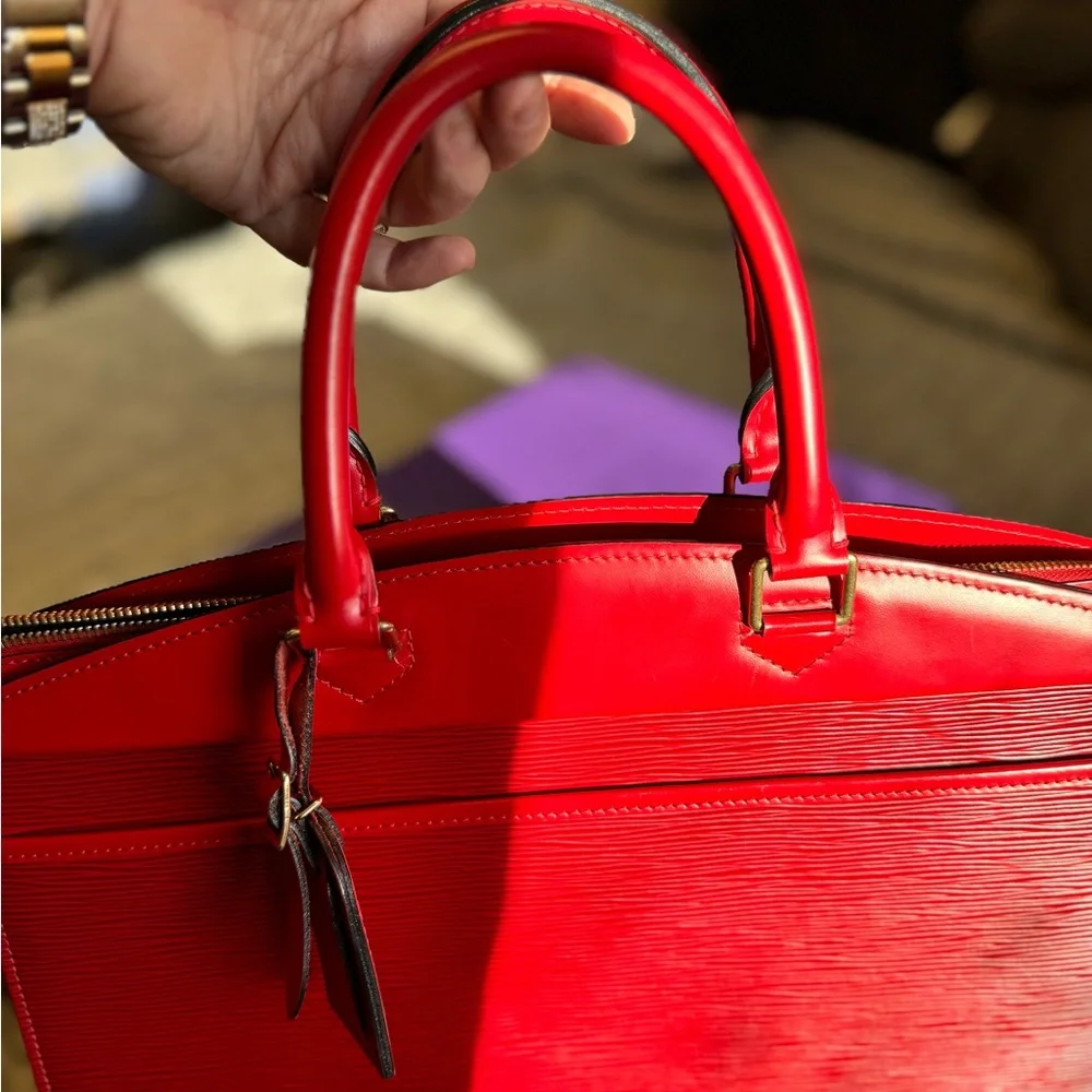 LOUIS VUITTON Authentic Red Riviera Epi Leather - Picture 8 of 15